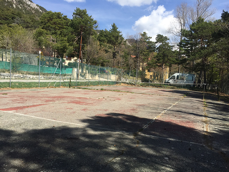 Terrain de tennis à Thorenc-station 06750