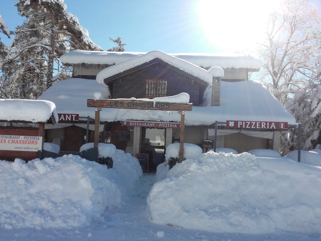 Restaurant Les Chasseurs Alpes-Maritimes Thorenc Station ouvert toute l'année le midi